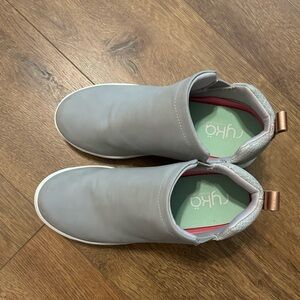 Women’s Ryka sneakers